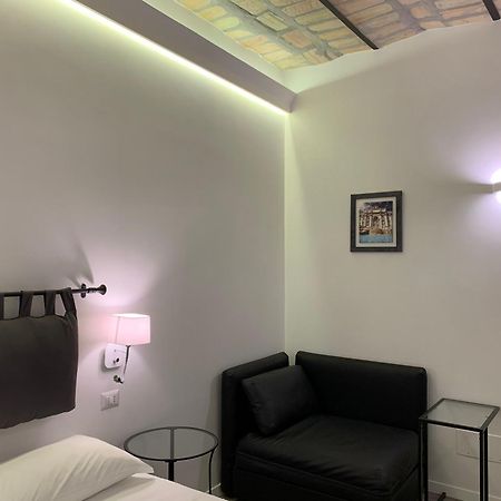 Luxury Rooms Near Colosseum روما الغرفة الصورة