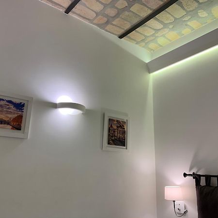 Luxury Rooms Near Colosseum روما الغرفة الصورة